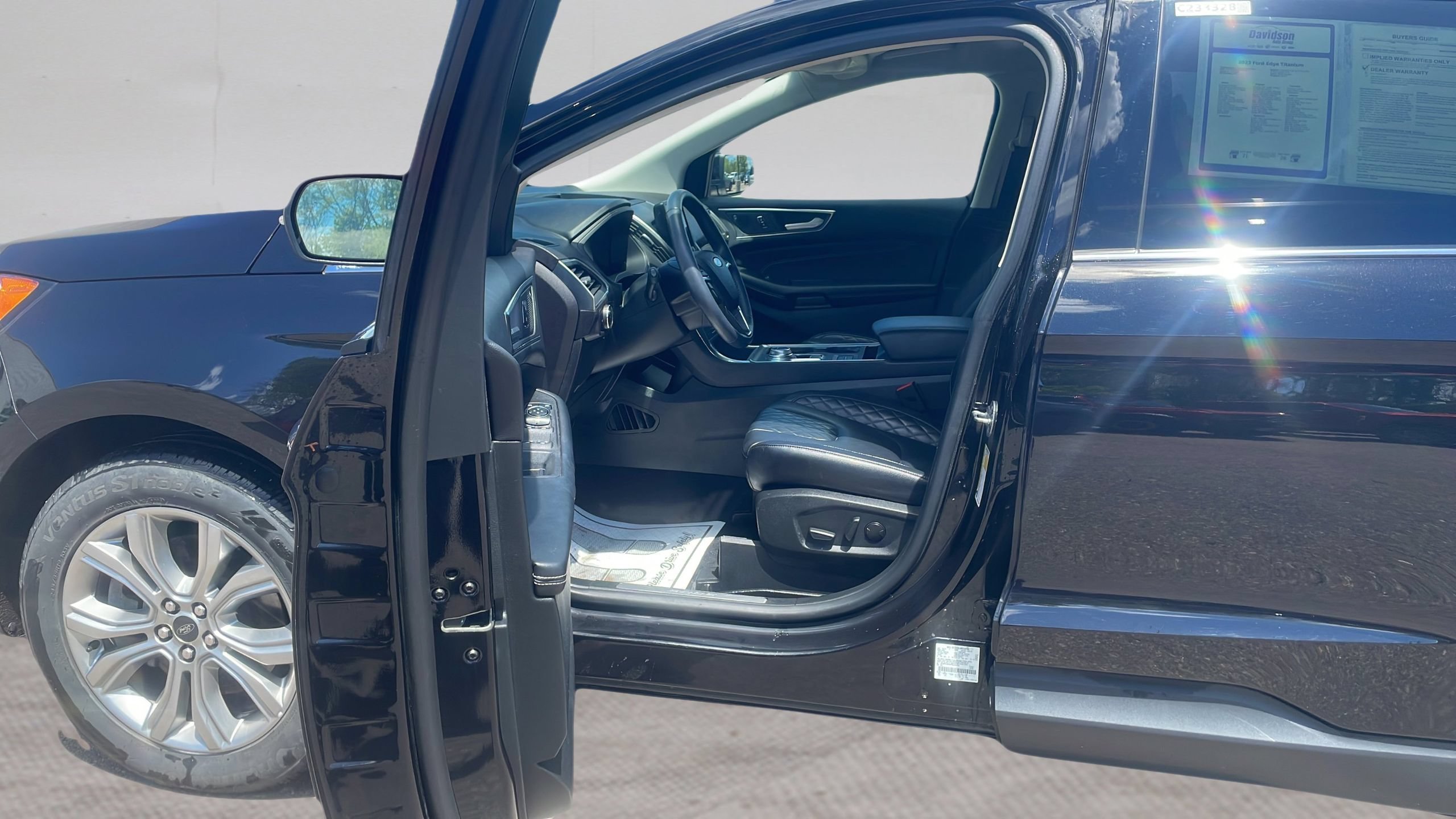 Certified 2023 Ford Edge Titanium AWD/4WD image 10