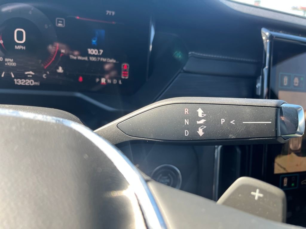 Used 2025 GMC Acadia Elevation image 27