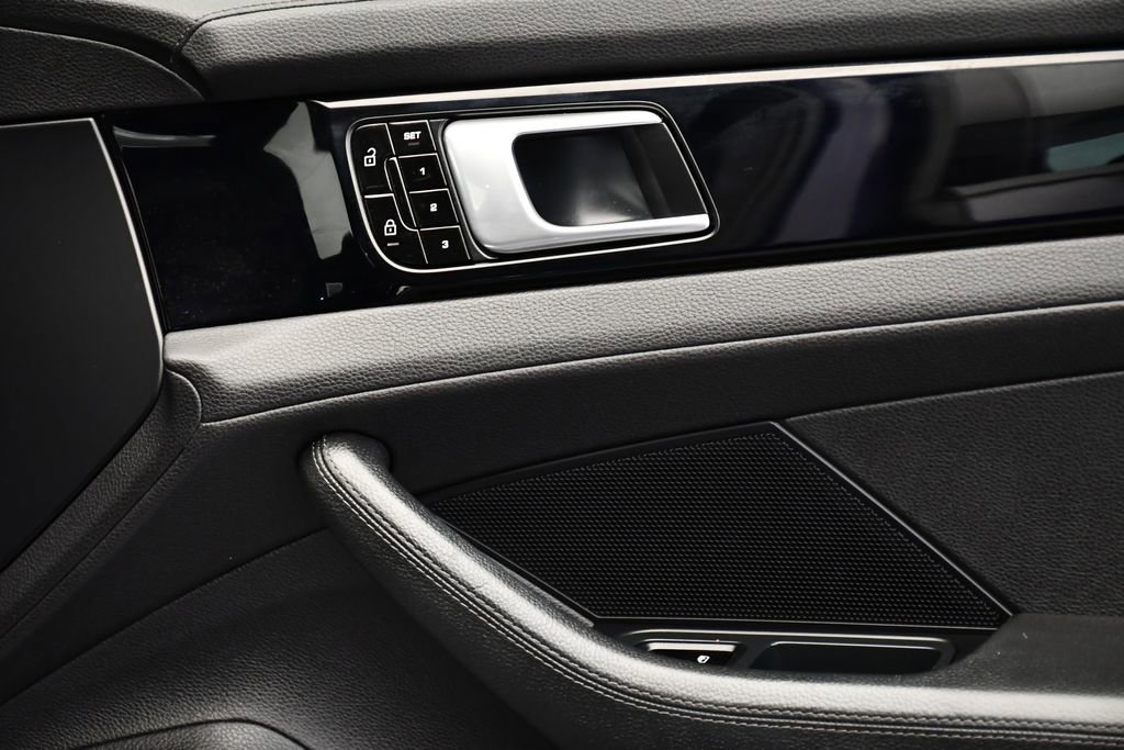 Used 2020 Porsche Panamera 4 image 46