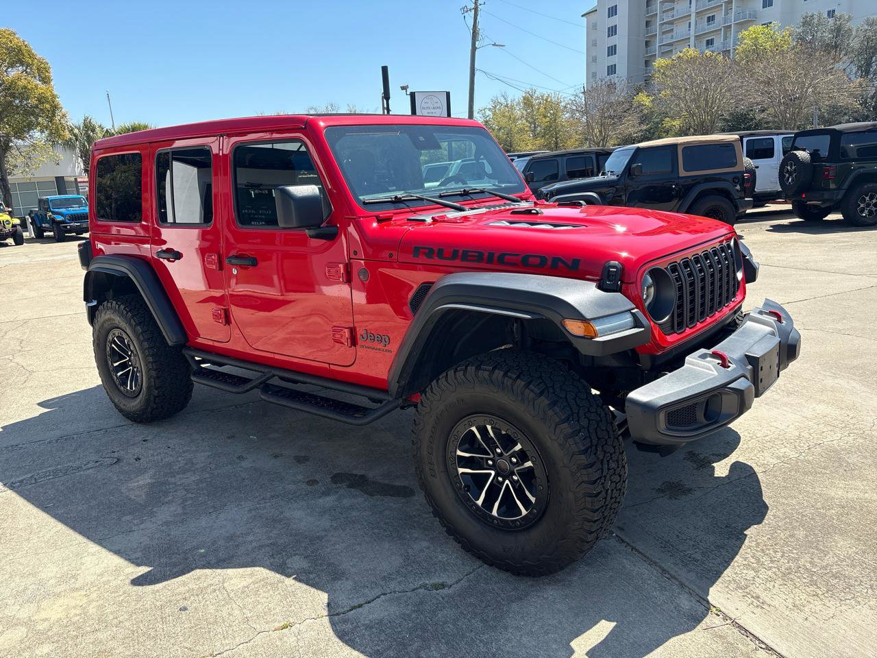 Used 2024 Jeep Wrangler Unlimited Rubicon w/ XTREMEE 35" Tire Package AWD/4WD image 4