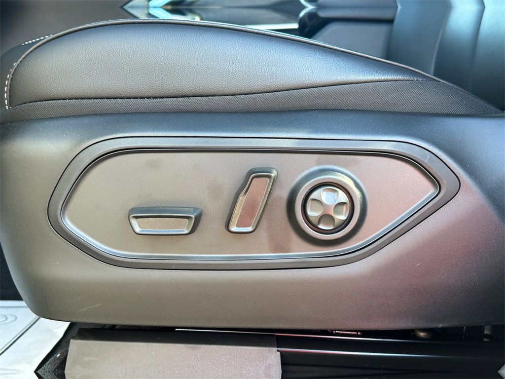 New 2025 Jeep Grand Cherokee Limited w/ Black Appearance Package image 25