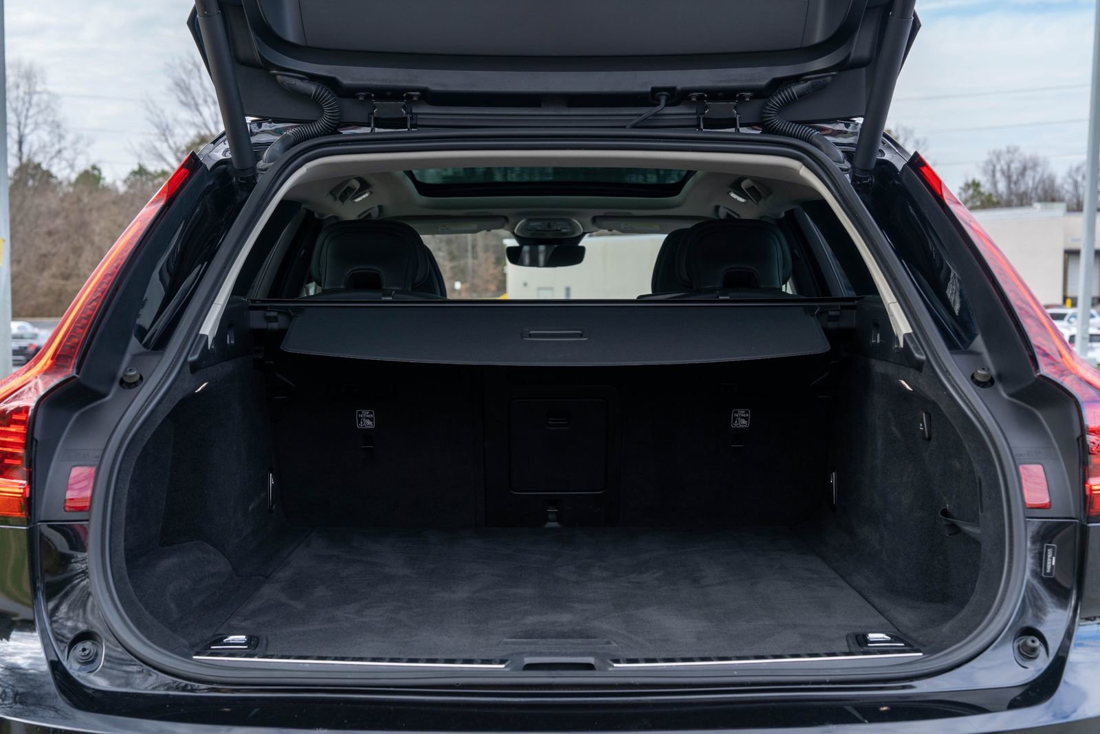 Used 2023 Volvo V90 B6 Cross Country Plus image 14