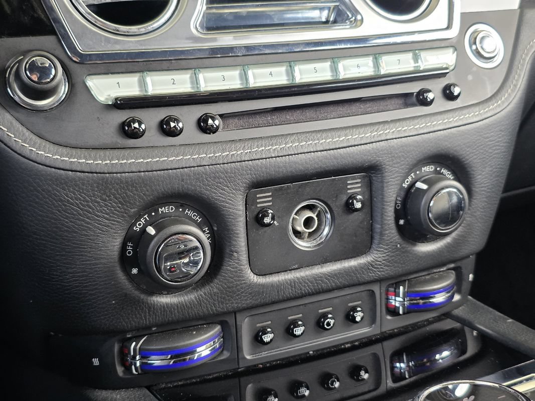 Used 2016 Rolls-Royce Ghost RWD image 17