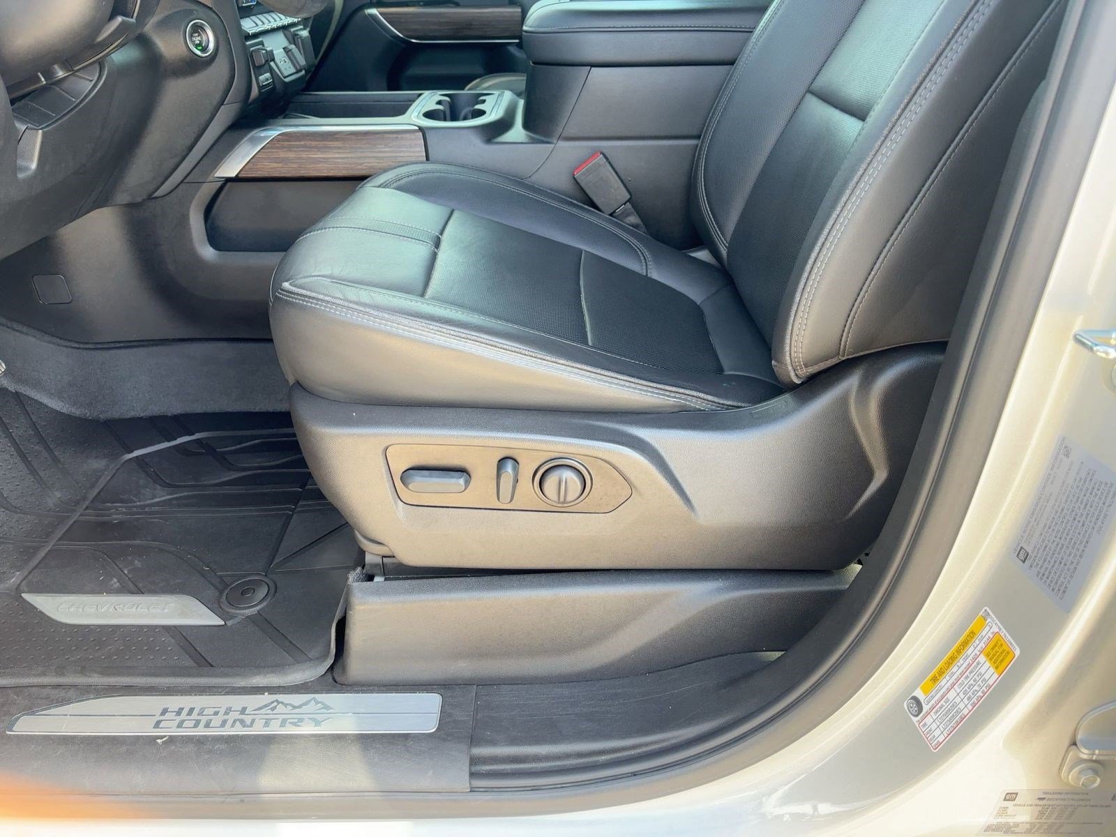 Used 2022 Chevrolet Silverado 2500 High Country w/ Z71 Off-Road Package image 13