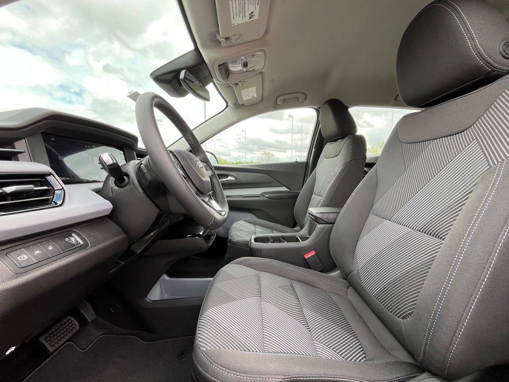 New 2027 Chevrolet Bolt LT w/ Comfort Package FWD image 17