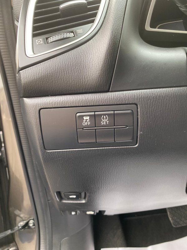 Used 2014 MAZDA MAZDA3 i SV image 22