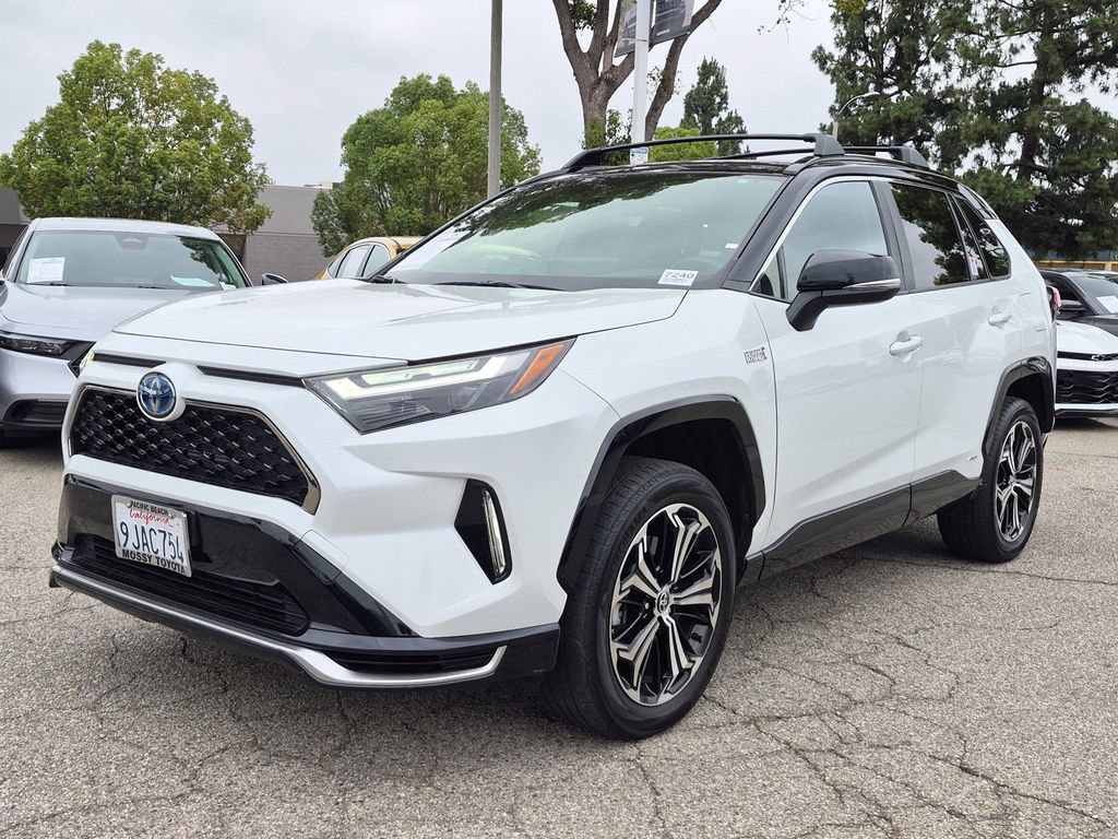 Used 2023 Toyota RAV4 XSE w/ Weather Package AWD/4WD image 3