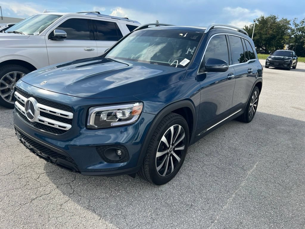Used 2023 Mercedes-Benz GLB 250 4MATIC w/ Premium Package image 7