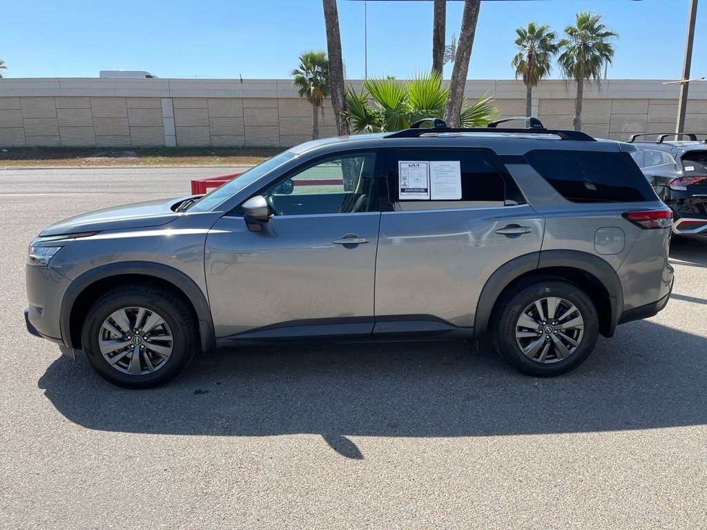 Used 2022 Nissan Pathfinder SV image 4