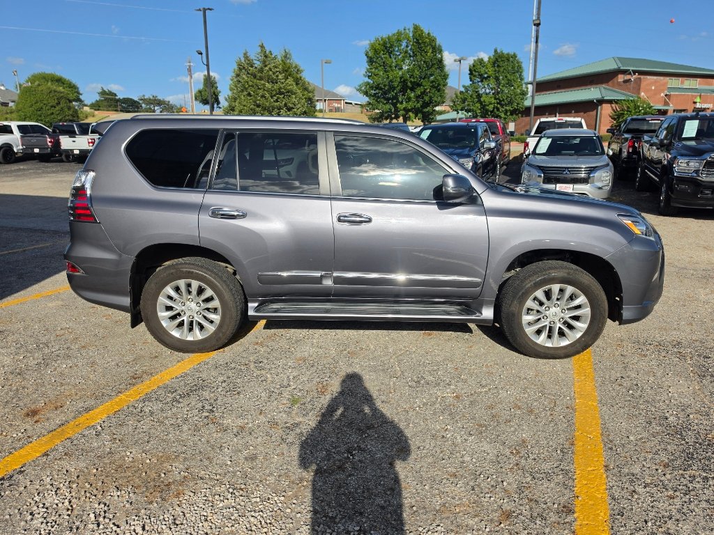 Used 2017 Lexus GX 460 Premium w/ Premium Package AWD/4WD image 4