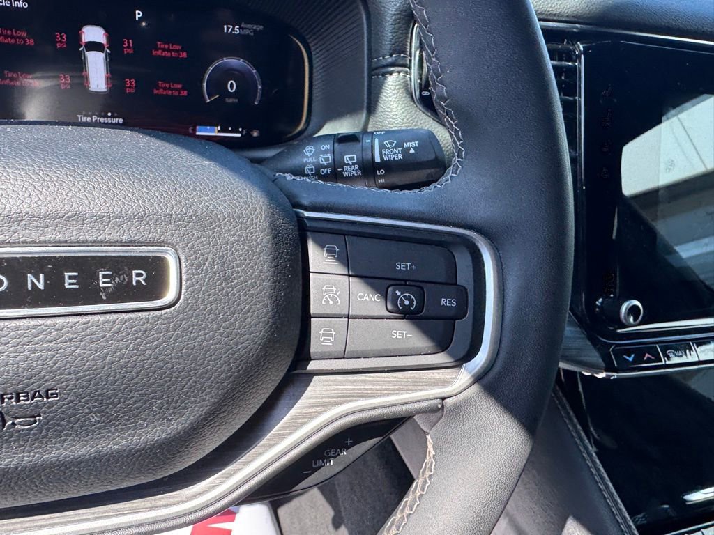 Used 2023 Jeep Wagoneer L Series II image 18