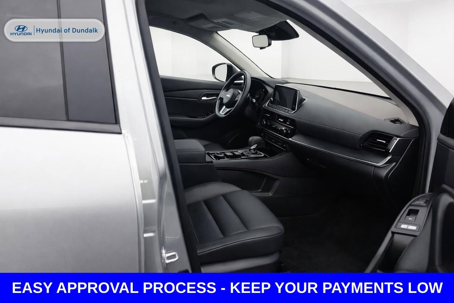 Used 2023 Nissan Rogue SV w/ SV Premium B Package image 11