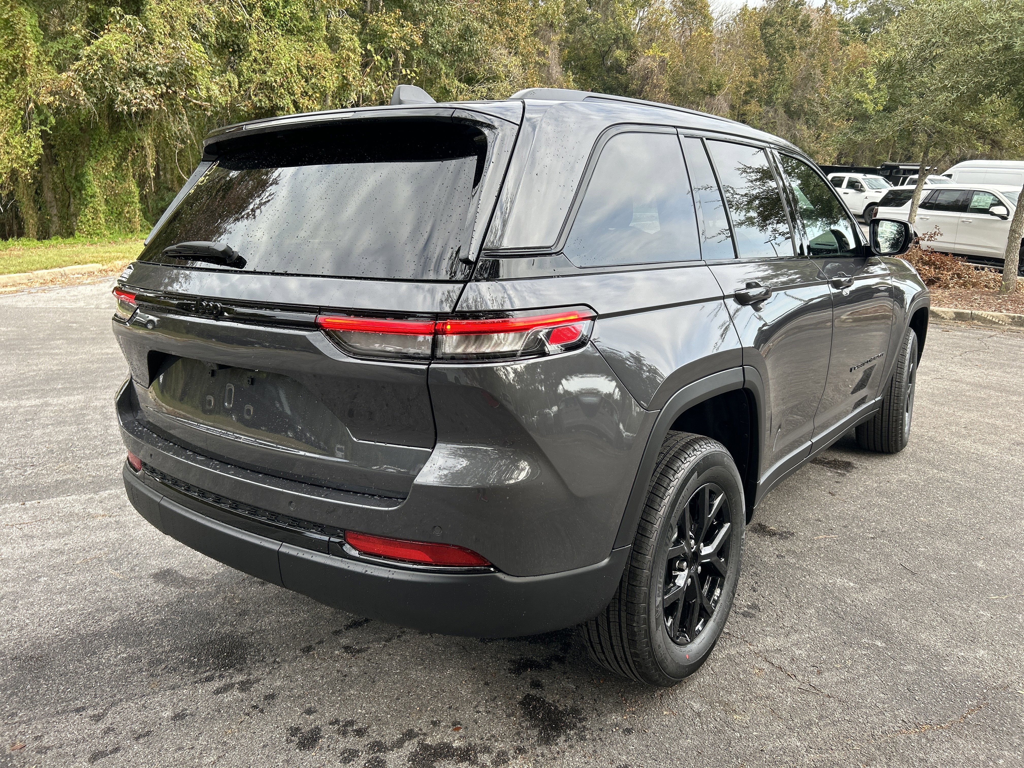 New 2025 Jeep Grand Cherokee Altitude image 9