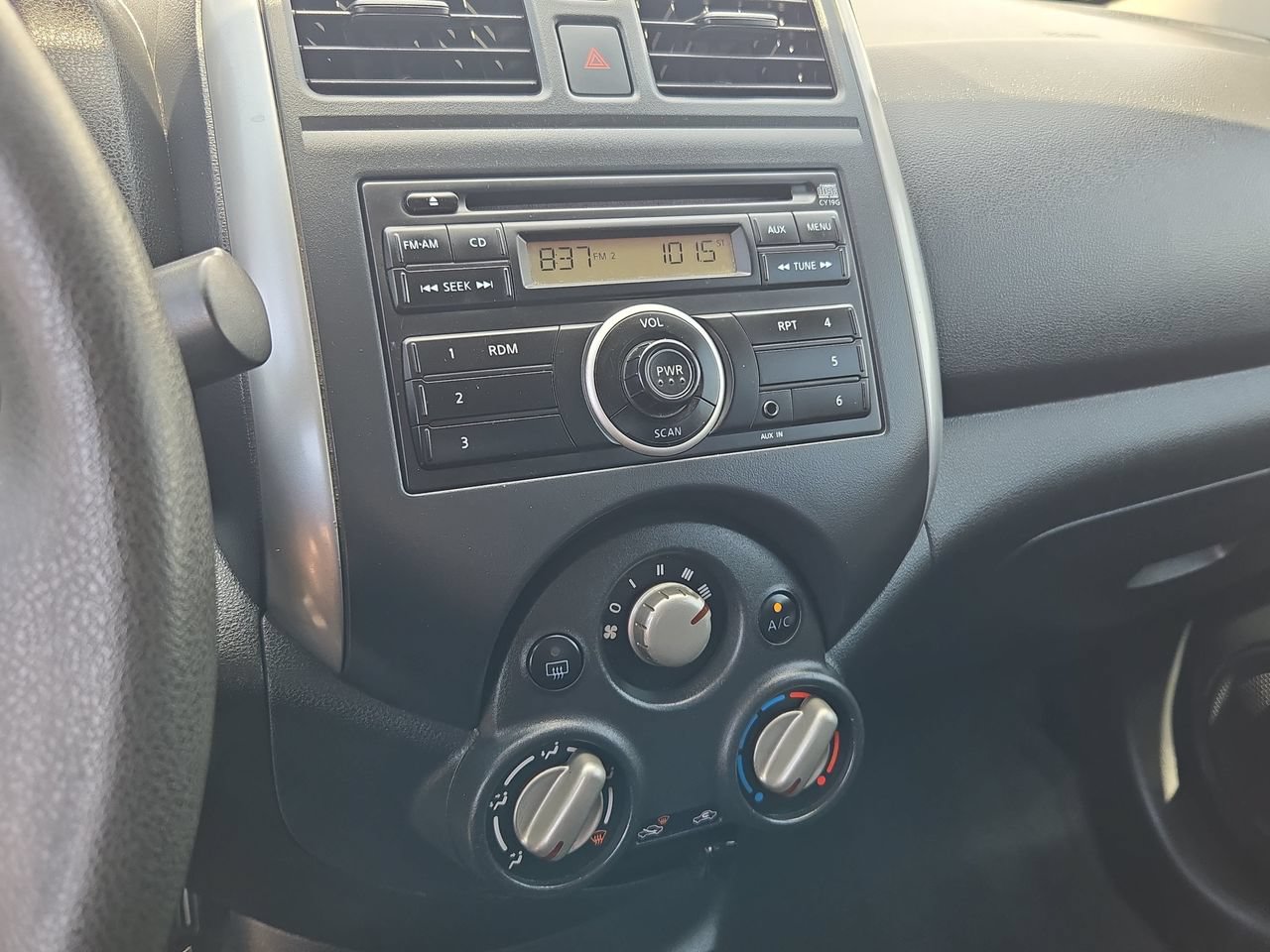 Used 2013 Nissan Versa SV FWD image 22