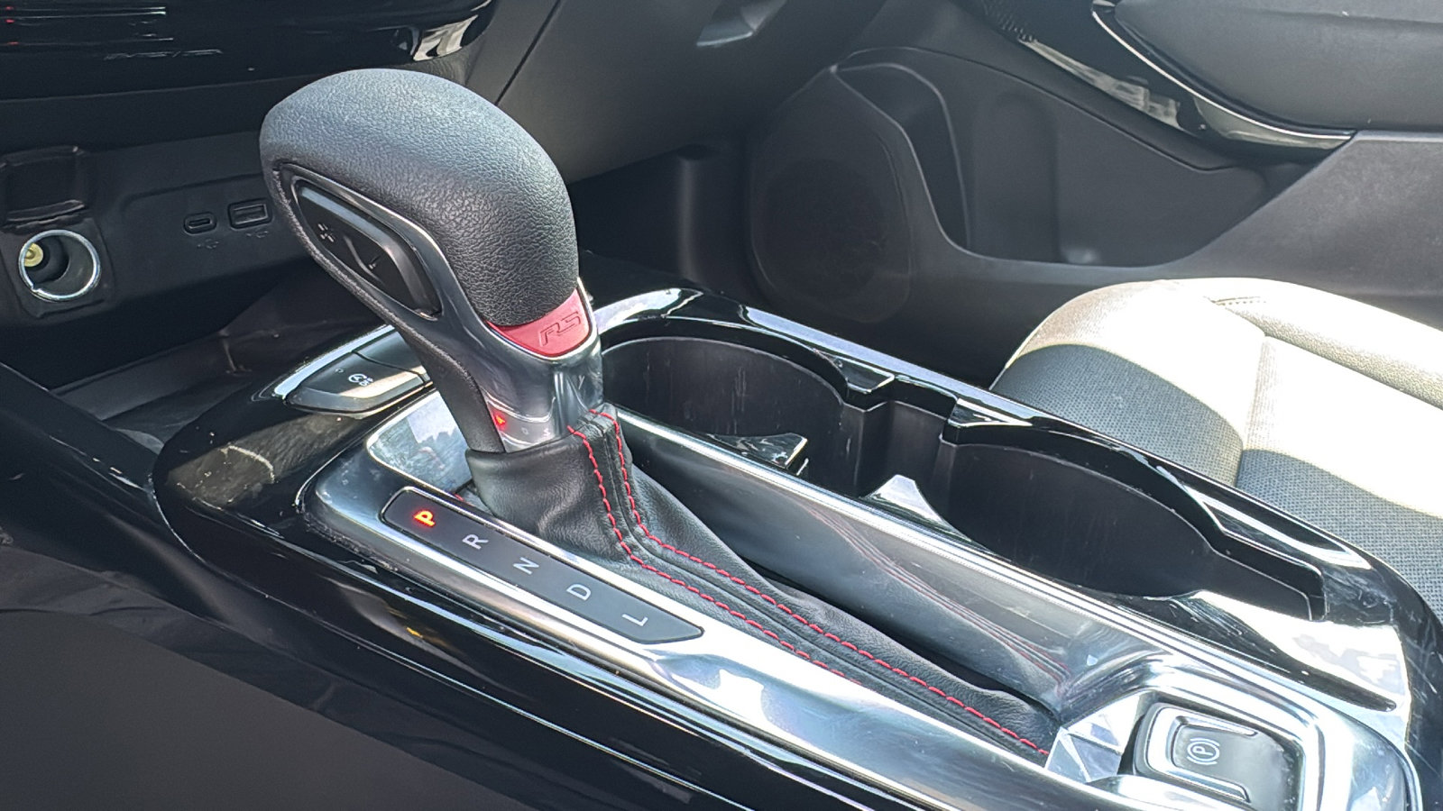 Used 2024 Chevrolet Trax RS w/ Sunroof Package image 21