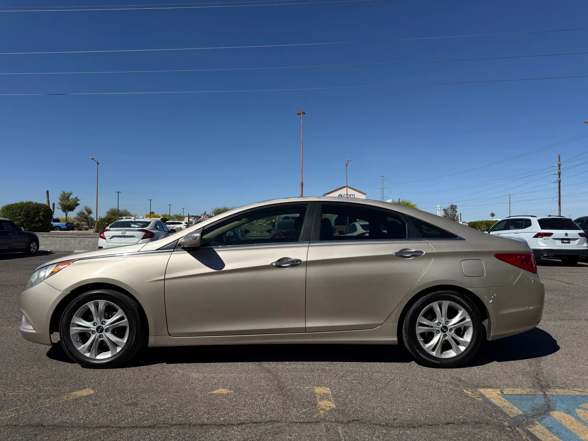 Used 2011 Hyundai Sonata Limited w/ Navigation Pkg 5 image 6