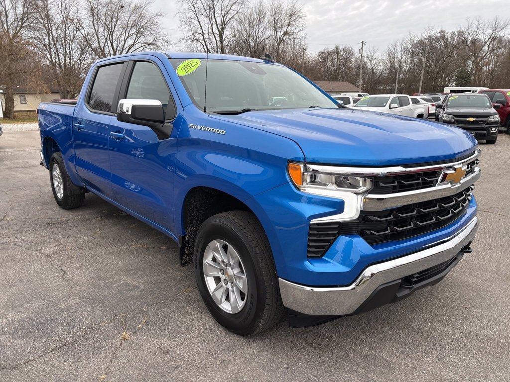 Used 2025 Chevrolet Silverado 1500 LT image 3