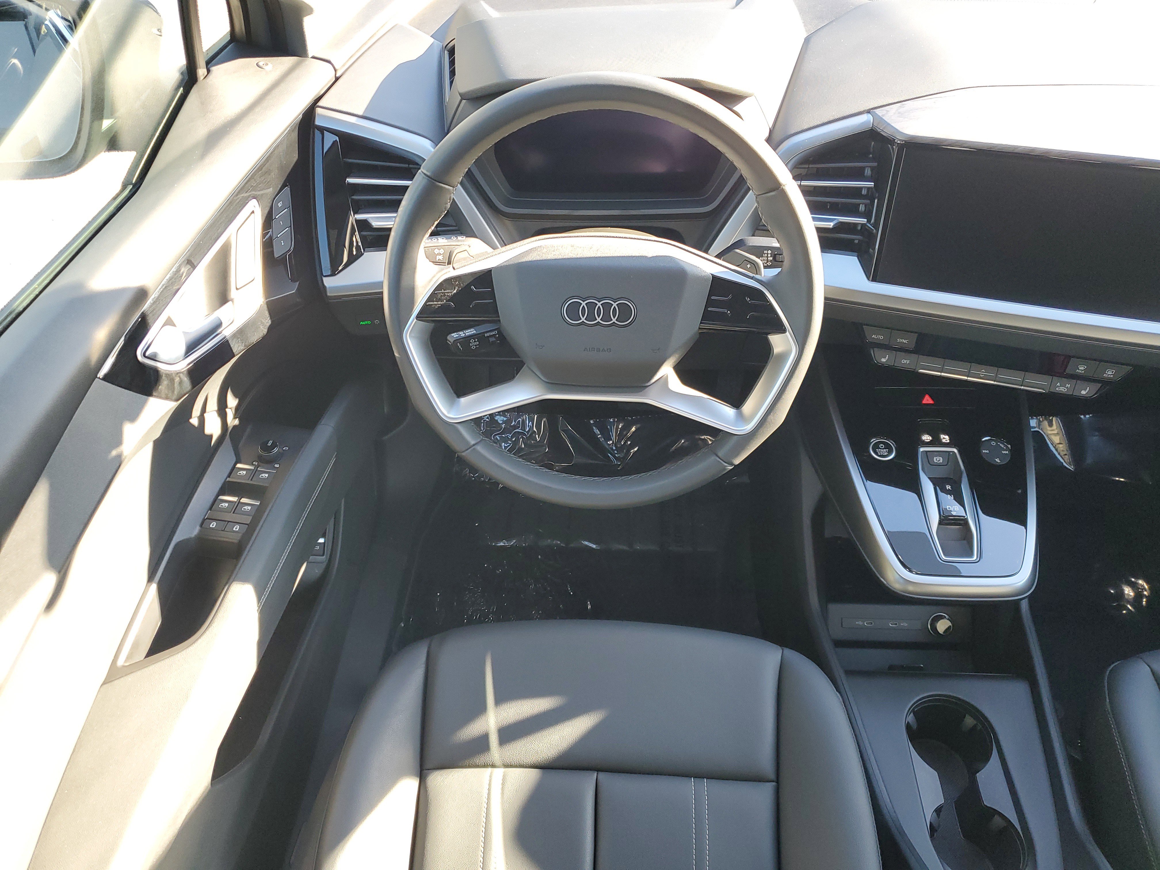 Used 2025 Audi Q4 e-tron Premium w/ Convenience Package image 18