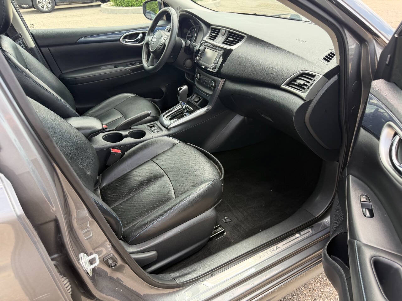 Used 2016 Nissan Sentra SR w/ SR Premium Package FWD image 14