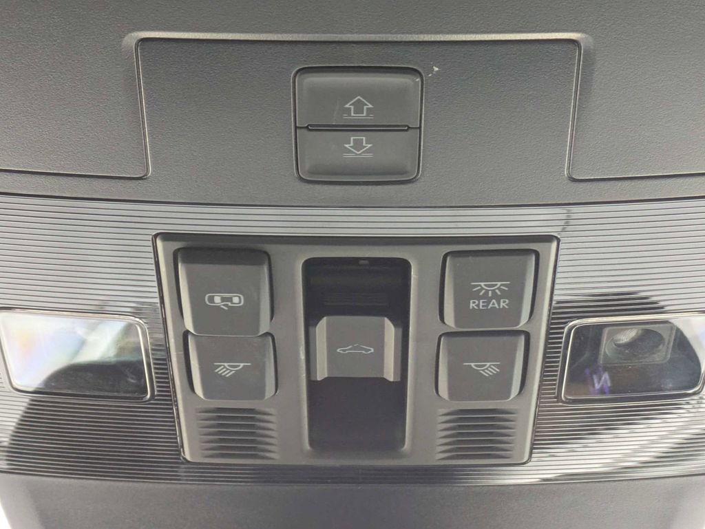 Certified 2023 Volkswagen Tiguan SEL R-Line image 24