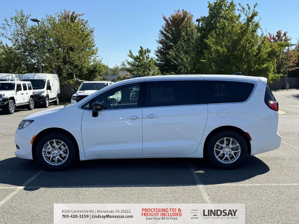 New 2027 Chrysler Pacifica LX FWD image 5