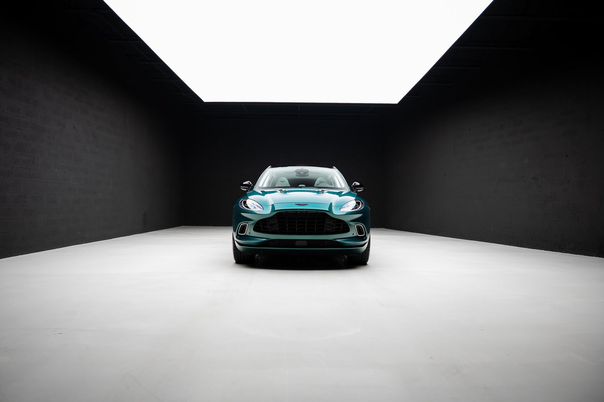 Used 2023 Aston Martin DBX AWD/4WD image 91