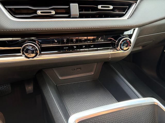 New 2026 Chevrolet Equinox LT w/ Midnight Edition FWD image 26