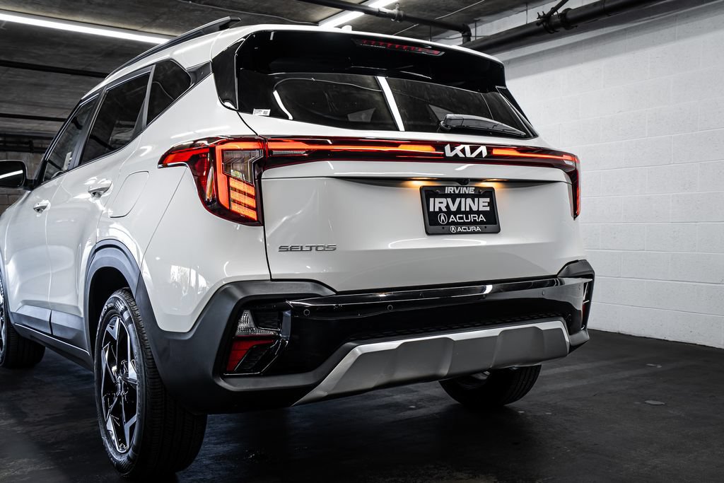 Used 2025 Kia Seltos EX FWD image 16