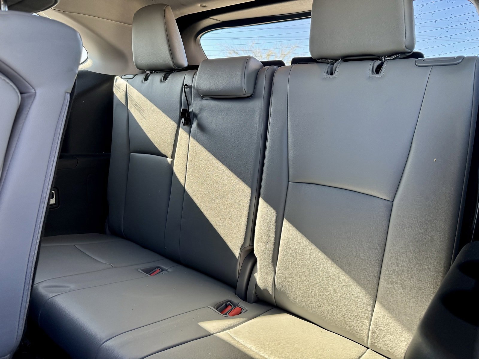 Used 2020 Toyota Highlander XLE image 14