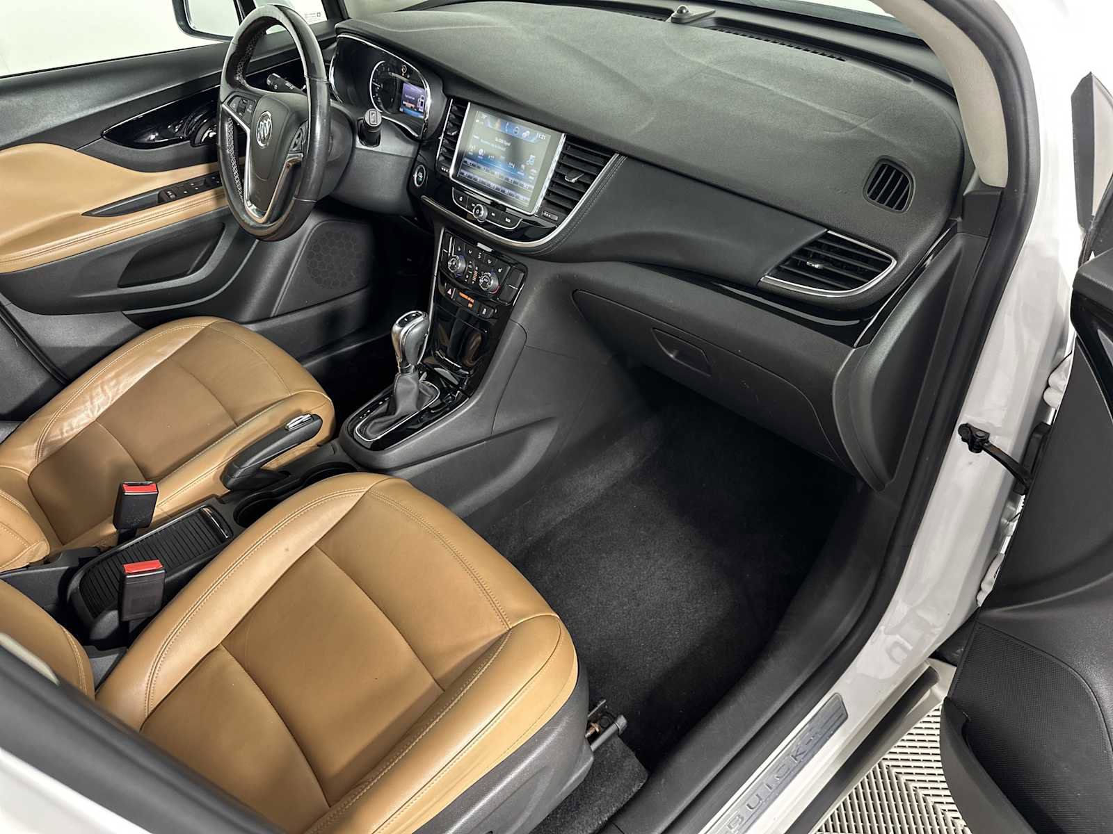 Used 2019 Buick Encore Essence w/ Experience Buick Package FWD image 26