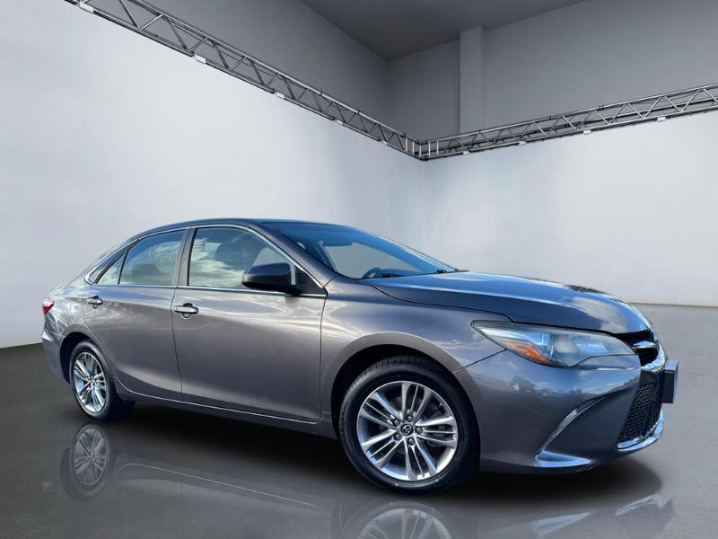 Used 2017 Toyota Camry SE image 1
