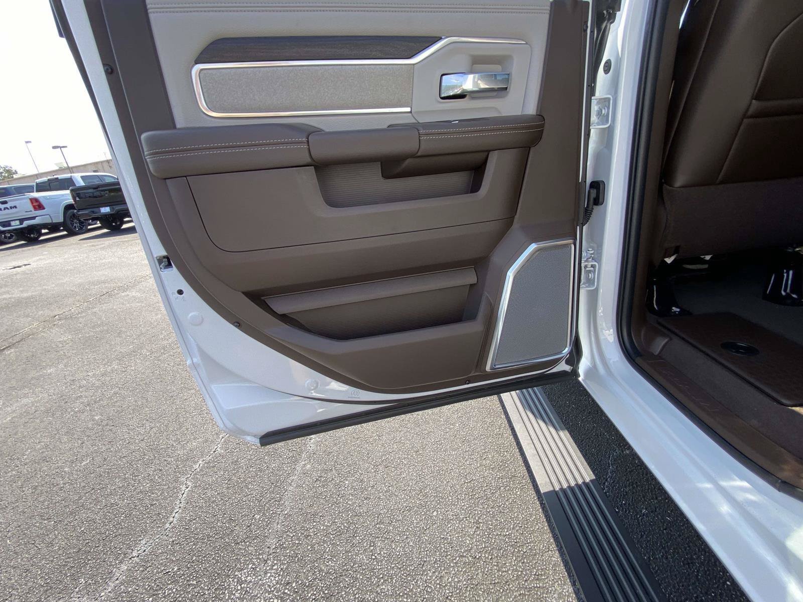 New 2026 RAM 2500 Laramie AWD/4WD image 13