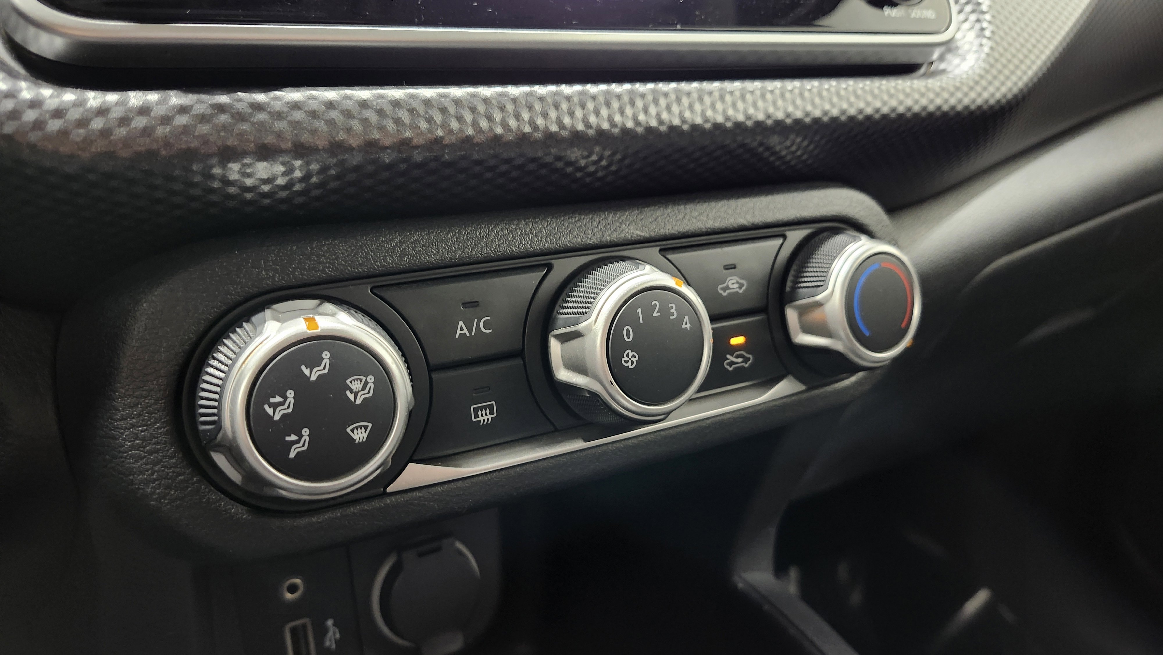 Used 2020 Nissan Kicks S image 28