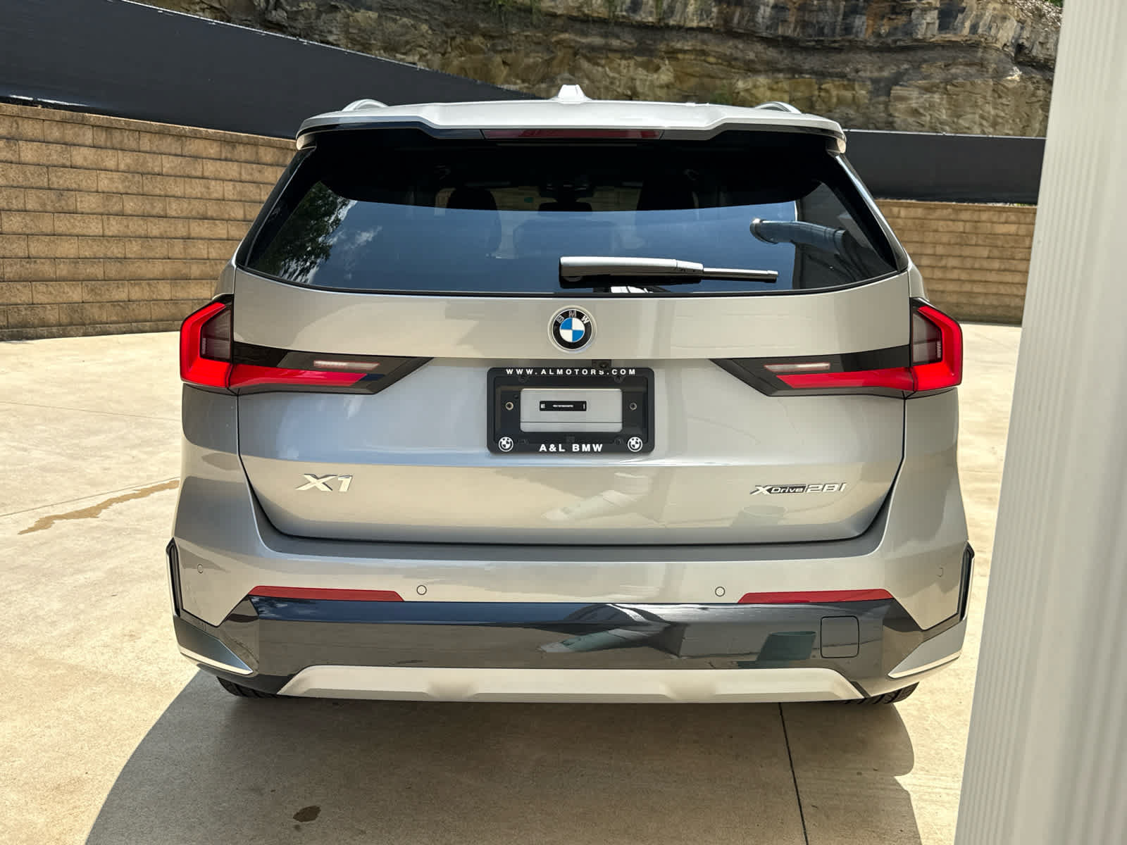 Used 2025 BMW X1 xDrive28i w/ Convenience Package AWD/4WD image 4