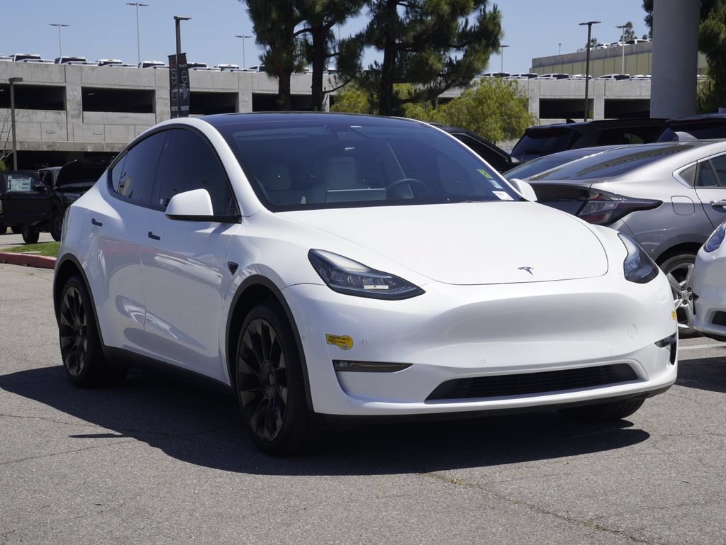 Used 2022 Tesla Model Y Long Range AWD/4WD image 2