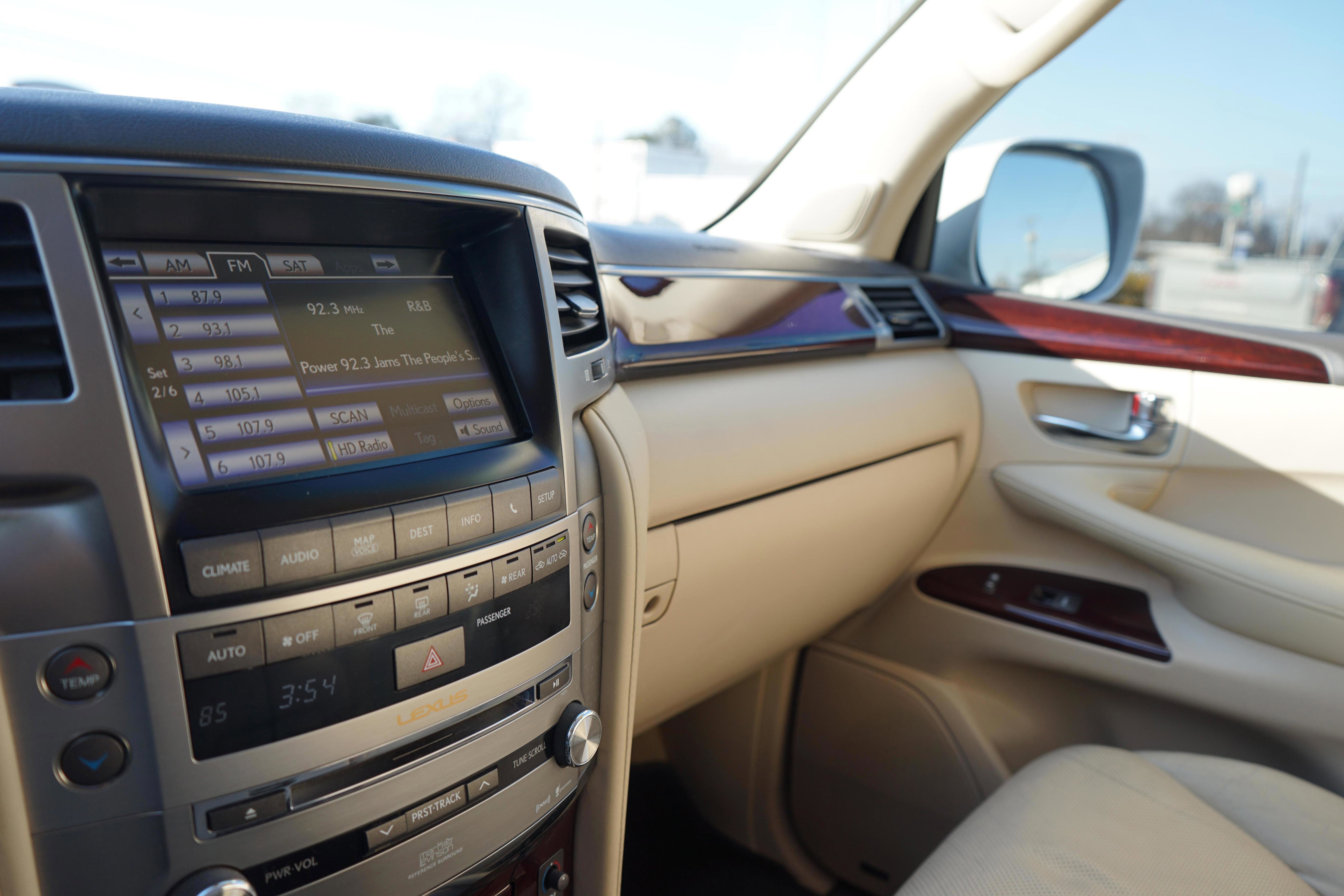 Used 2014 Lexus LX 570 4WD image 20