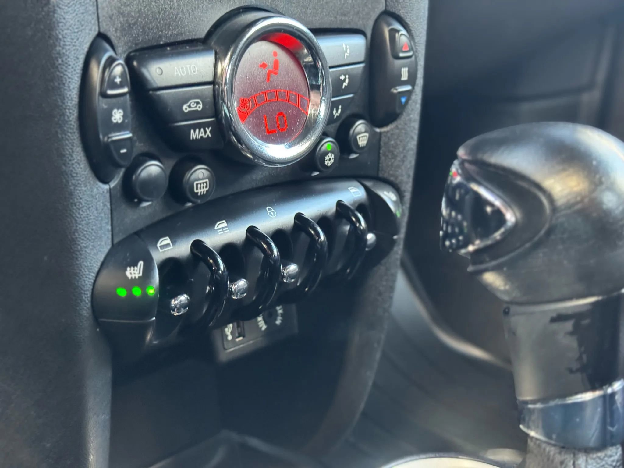 Used 2012 MINI Cooper Convertible image 30