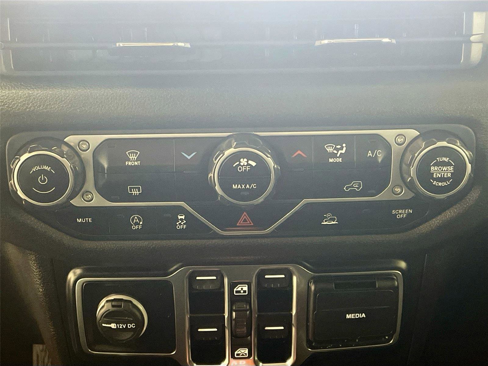 Used 2024 Jeep Wrangler Sport S image 16