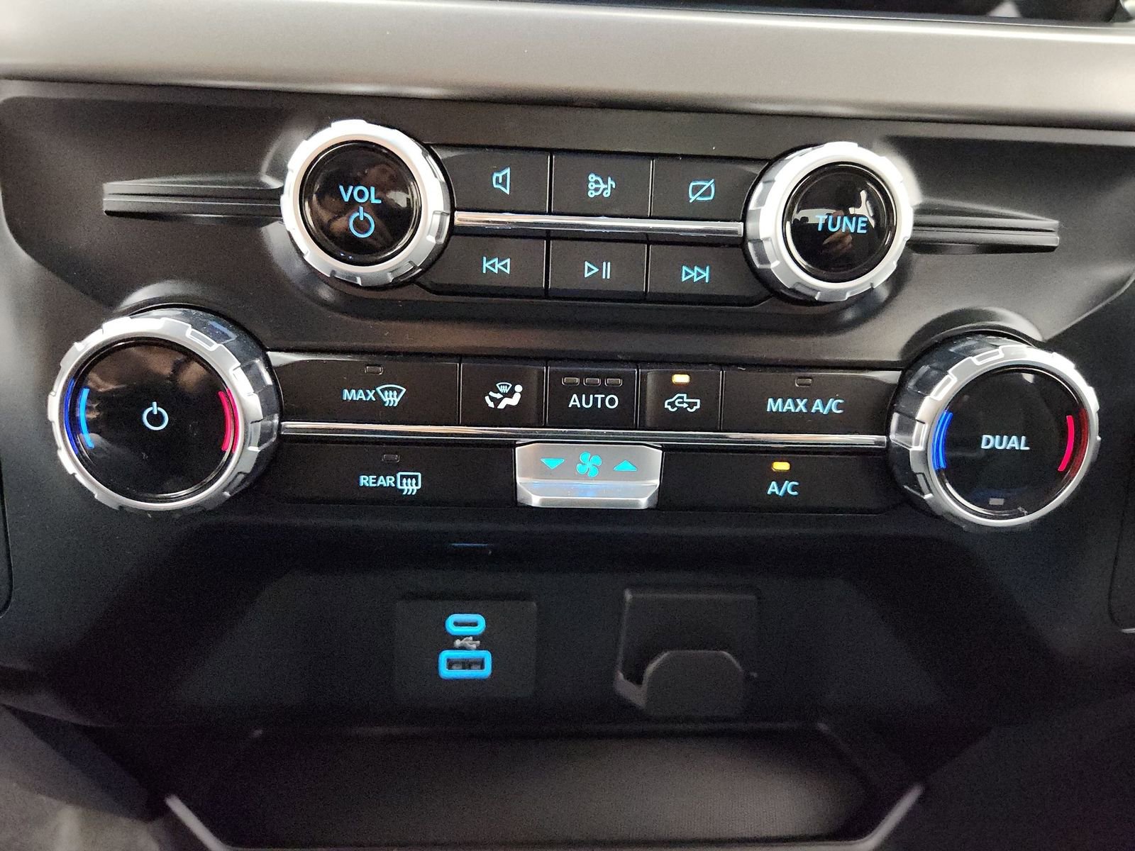 Used 2024 Ford F150 XLT w/ FX4 Off-Road Package image 23