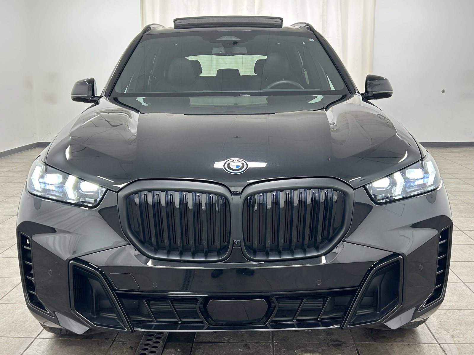 Used 2025 BMW X5 xDrive50e w/ M Sport Package image 7