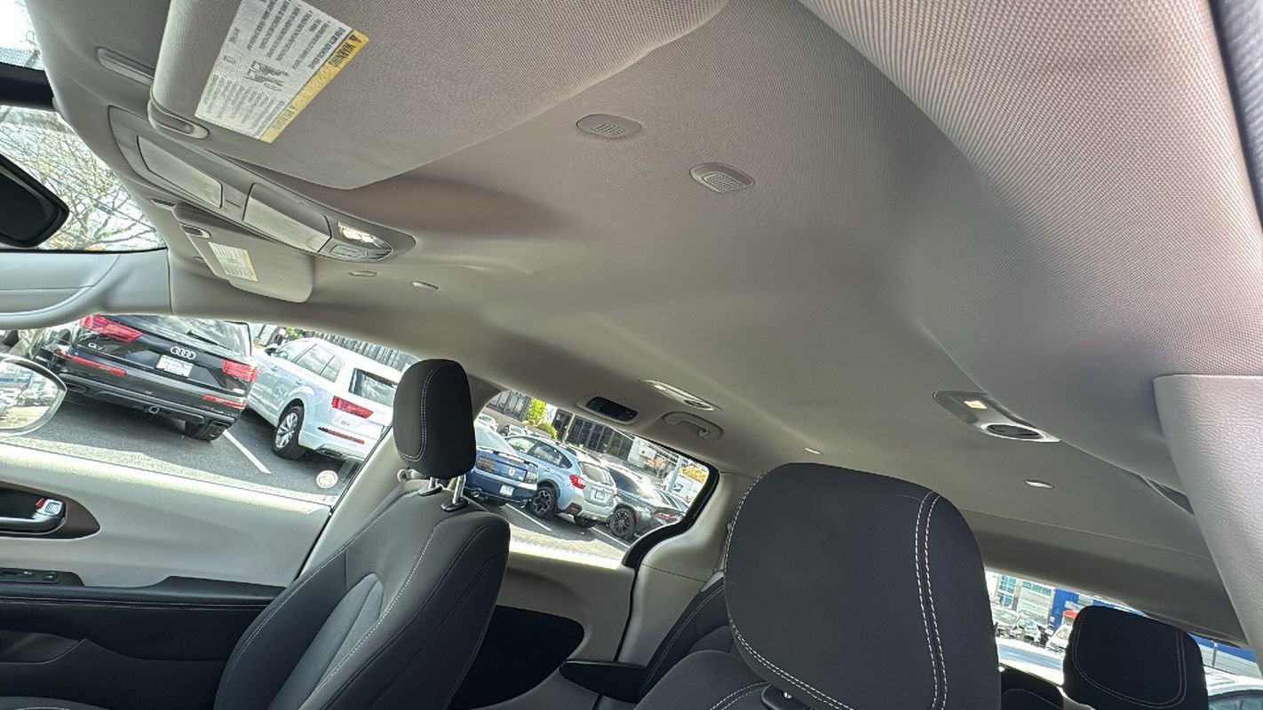 Used 2023 Chrysler Voyager LX image 12