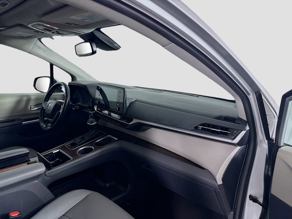 Certified 2024 Toyota Sienna XLE image 20