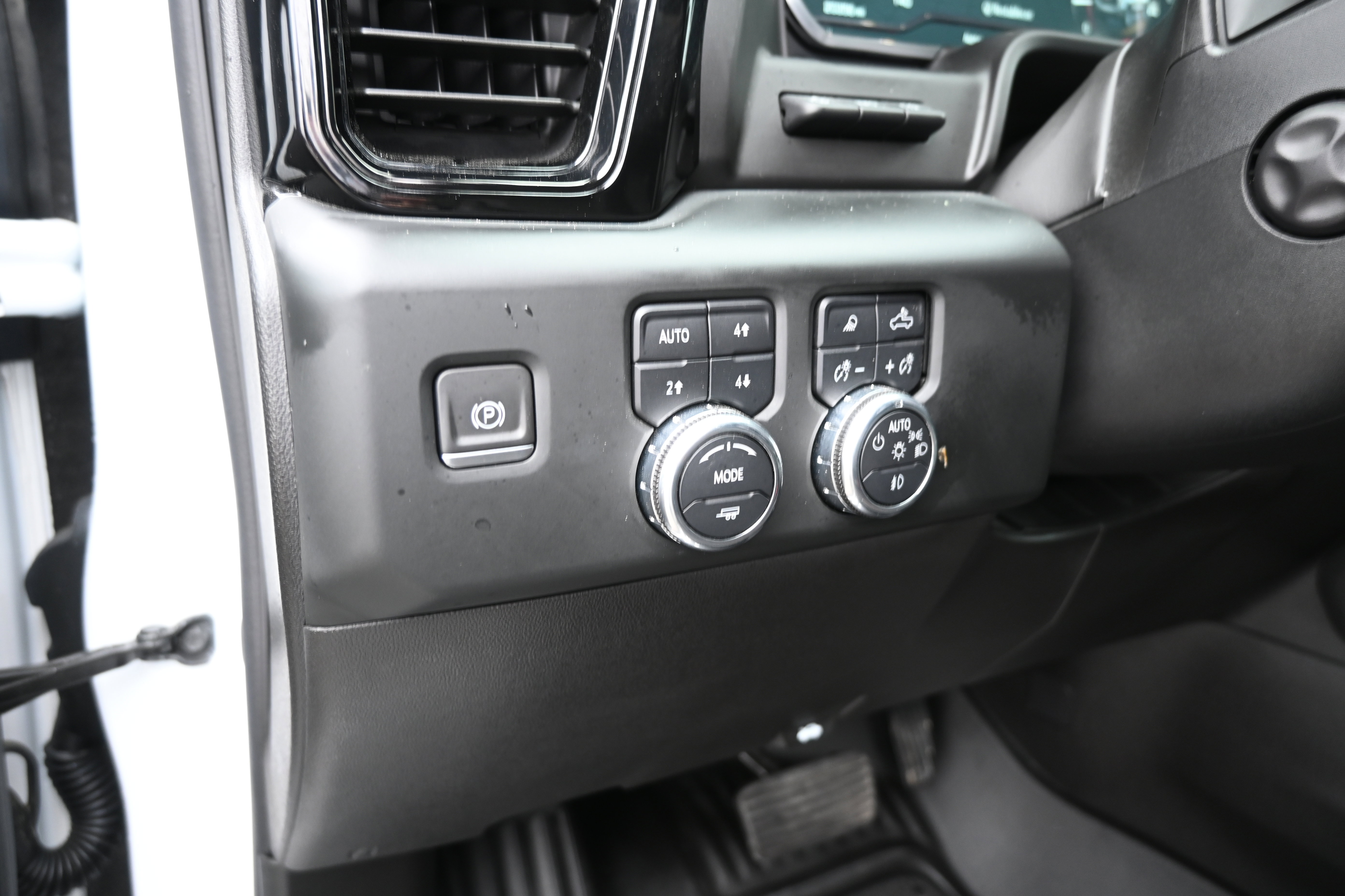 Used 2023 GMC Sierra 1500 AT4 w/ AT4 Premium Package image 17
