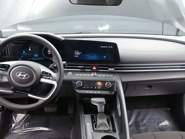 Used 2024 Hyundai Elantra SEL image 17