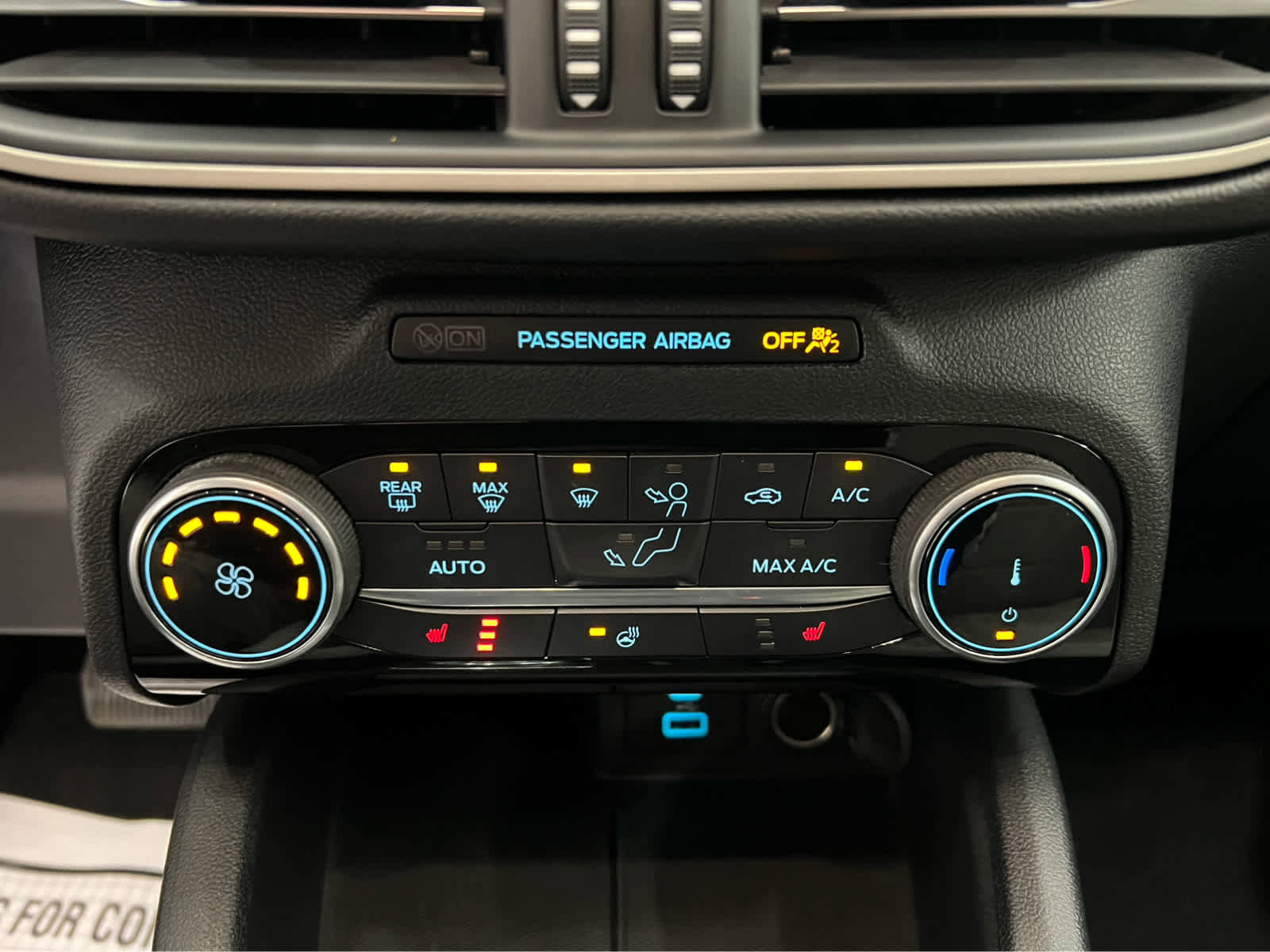 Used 2022 Ford Escape SE w/ Cold Weather Package image 5