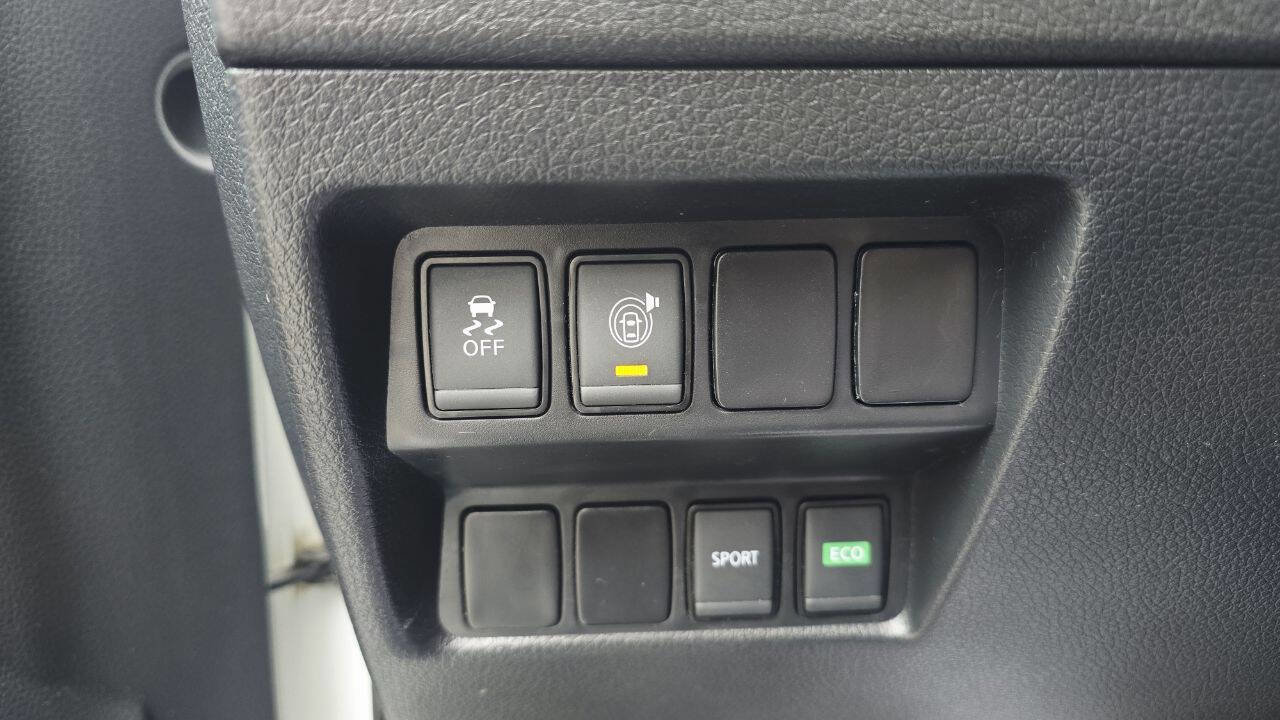 Used 2017 Nissan Rogue S image 25