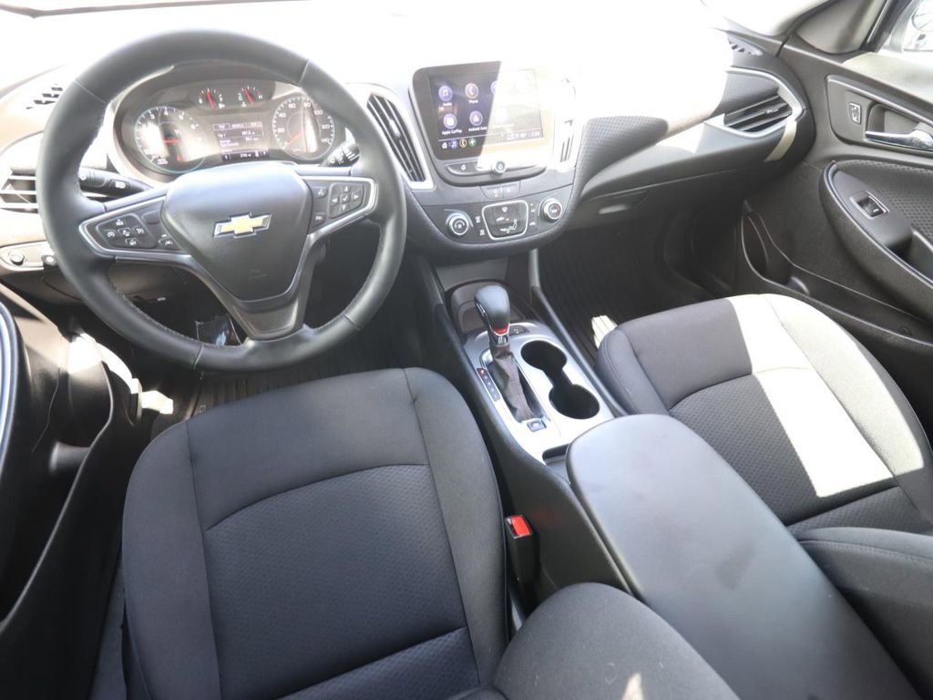 Used 2025 Chevrolet Malibu RS image 6