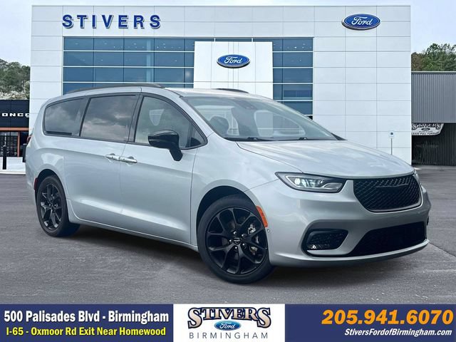 Used 2024 Chrysler Pacifica Touring-L w/ S Appearance Package FWD video 1