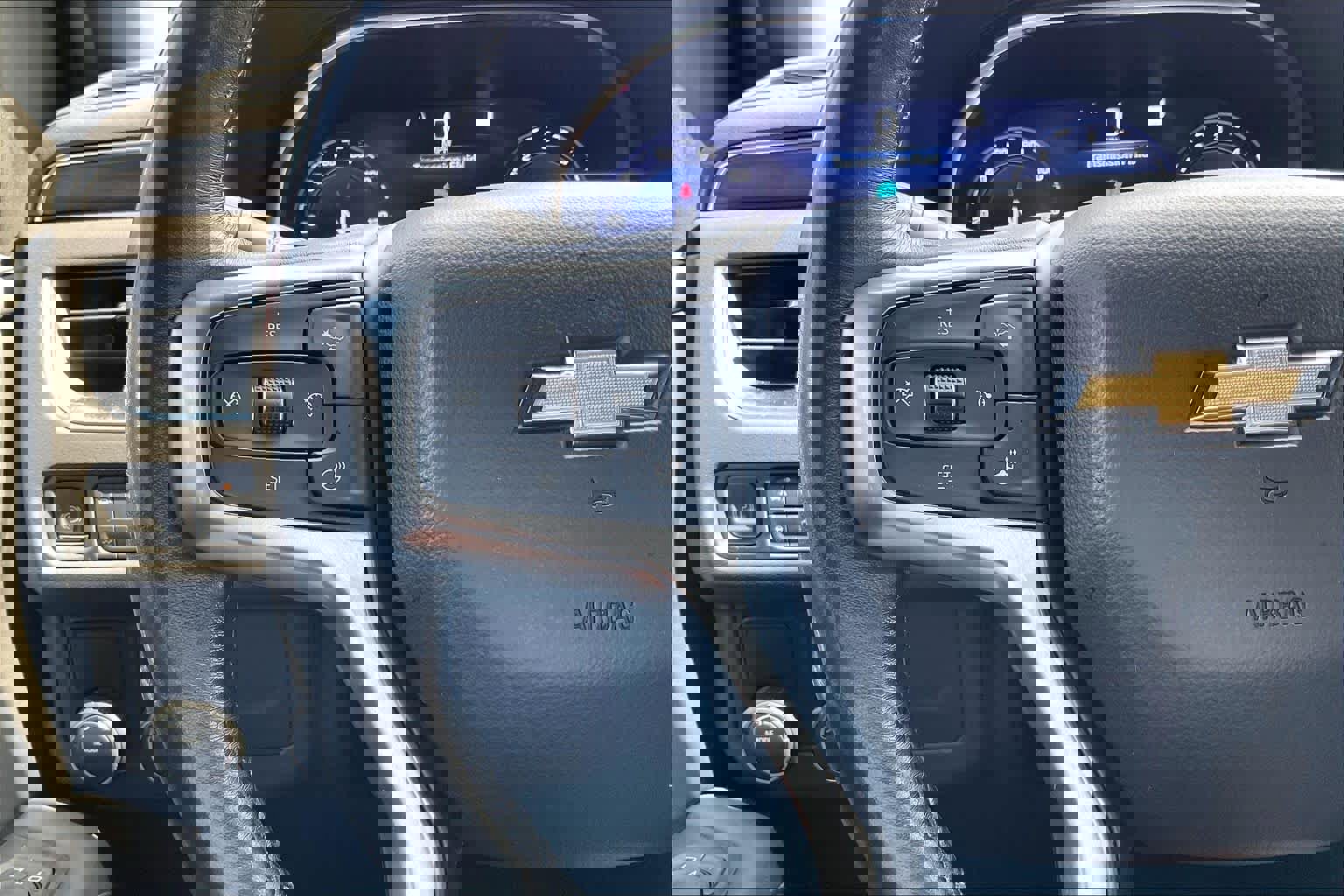 Used 2022 Chevrolet Suburban LT w/ Luxury Package image 18