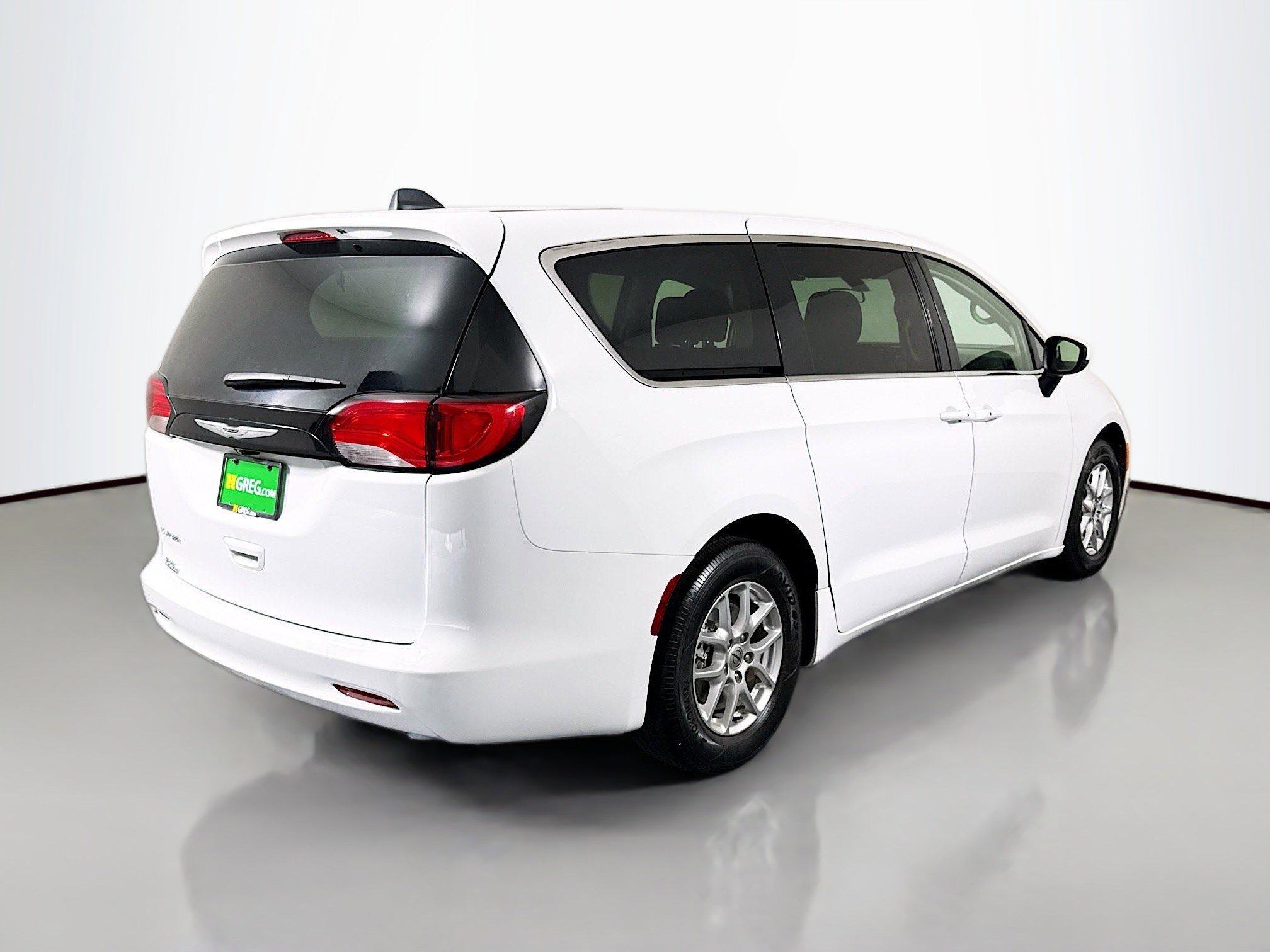 Used 2022 Chrysler Voyager LX FWD image 10